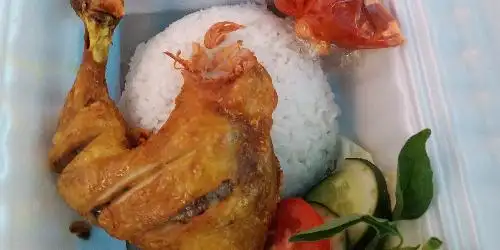 Nasi Ayam Goreng Geprek Kremes Bakar Lalapan Bu Wulan, Kerobokan