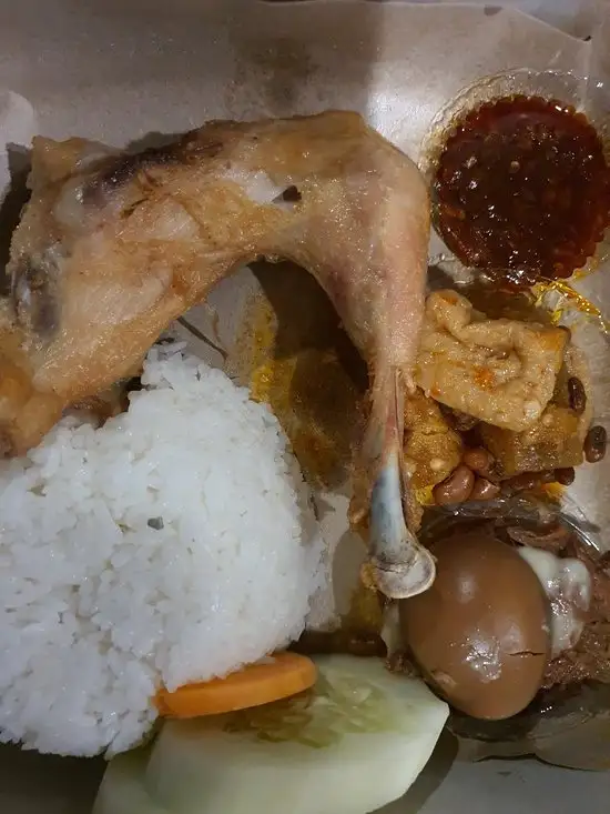 Gambar Makanan Ayam Goreng Panas Mbok Berek 17