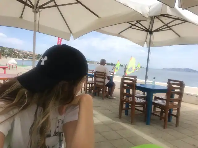 Ayaküstü Kahve Yenifoça Windsurf Club'nin yemek ve ambiyans fotoğrafları 1