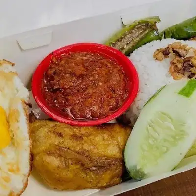 Lalapan Ayam Mas Oppa, Ampenan