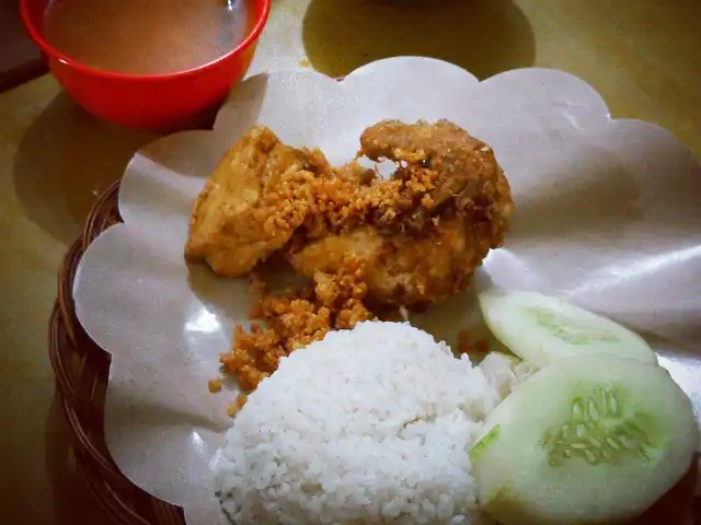 Gambar Makanan Bebek Goreng Kremes Monggo 14