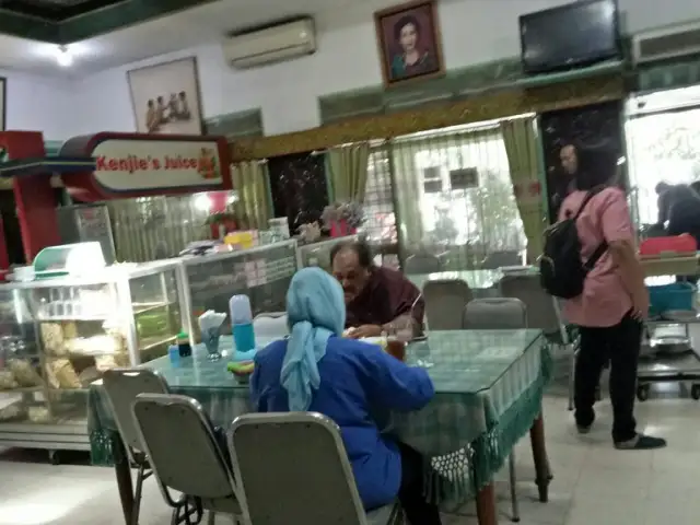 Gambar Makanan Ayam Goreng Suharti 7