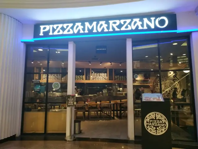 Gambar Makanan Pizza Marzano 12