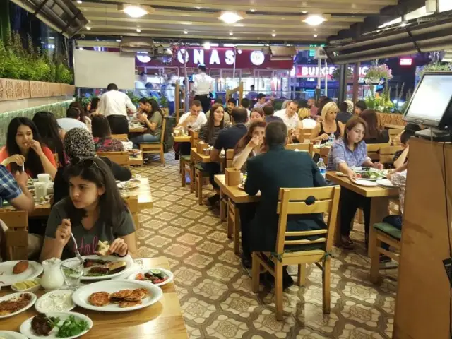 Zeferan Adana Kebapcisi'nin yemek ve ambiyans fotoğrafları 3