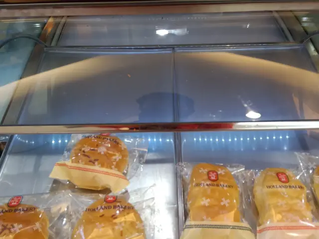 Gambar Makanan Holland Bakery 2