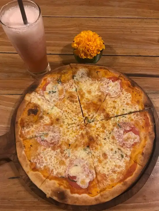 Gambar Makanan Tomato Pizza Ubud 5