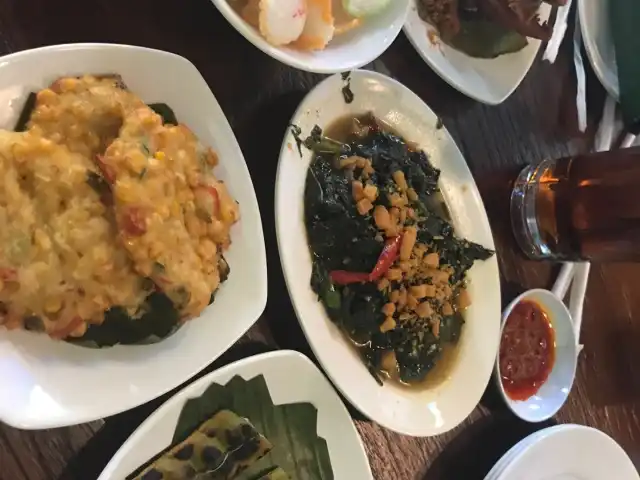 Gambar Makanan Daun Kelapa 8