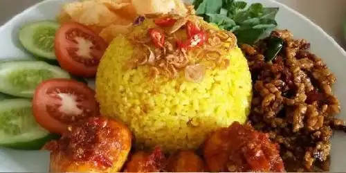 Nasi Kuning - Uduk Holis, Tegallega