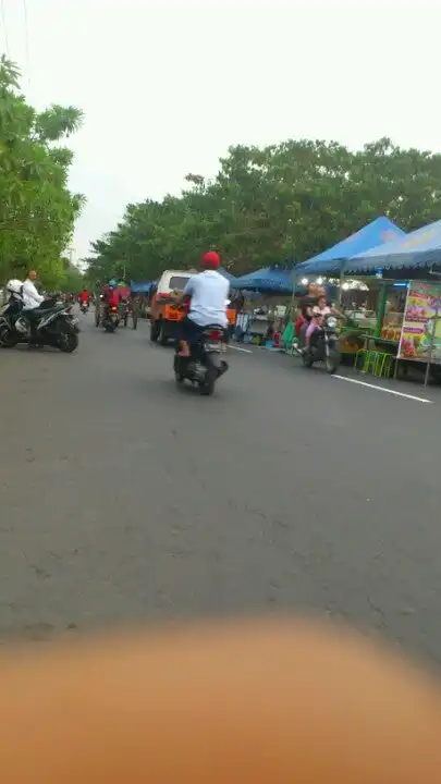 Gambar Makanan Pusat Jajanan Masjid Agung 8