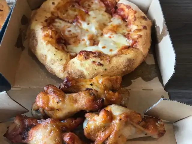 Domino's Pizza Food Photo 2