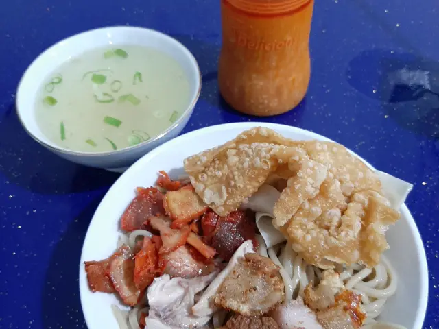 Gambar Makanan Pangsit Mie Palu 10