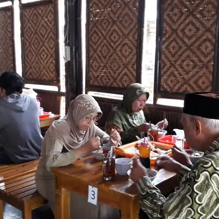 Gambar Makanan Soto Sapi Dan Penyetan Ngembik 8