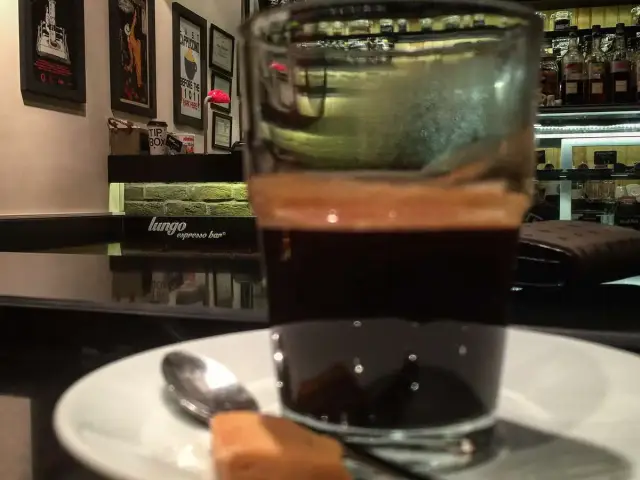 Lungo Espresso Bar'nin yemek ve ambiyans fotoğrafları 17