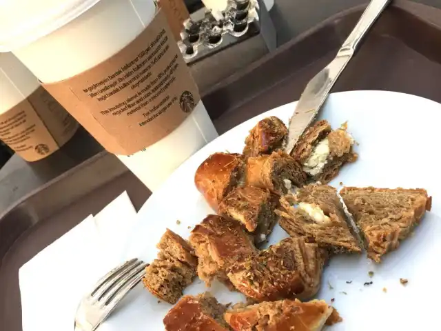 Emaar Starbucks'nin yemek ve ambiyans fotoğrafları 12