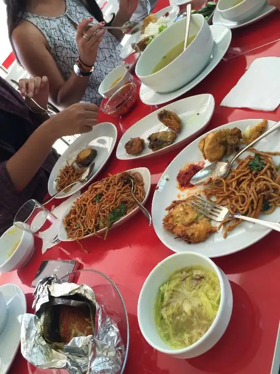 Warung Nusantara Indonesian Restaurant'nin yemek ve ambiyans fotoğrafları 16