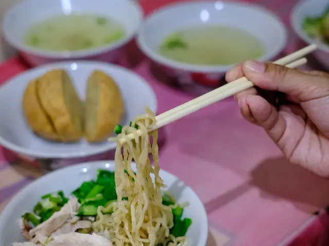 Gambar Makanan Bakmi Ayam Kampung Alek 18