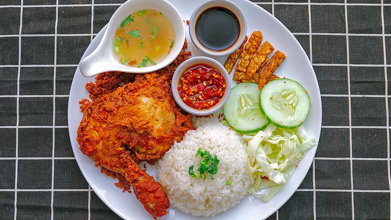 Ayam Gepuk Pak Raden Pendang