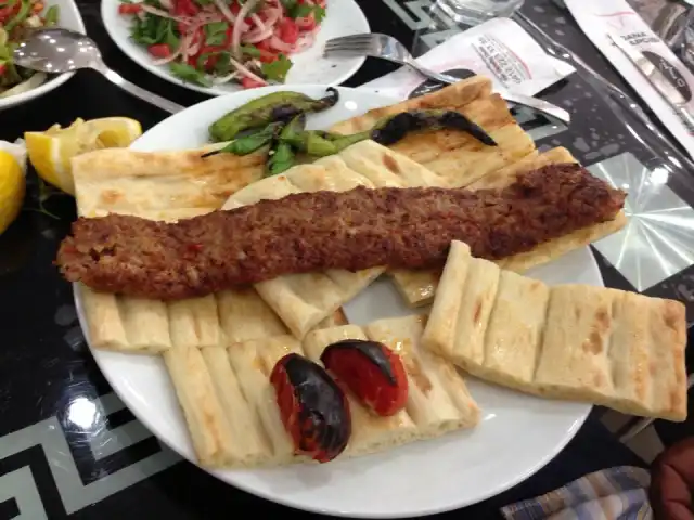 İlo Meşhur Adana Kebapçısı'nin yemek ve ambiyans fotoğrafları 1