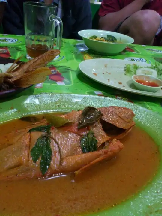 Gambar Makanan Gule Kepala Ikan Mas Agus 8