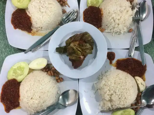 Nasi Lemak Ayam Pandan Food Photo 9