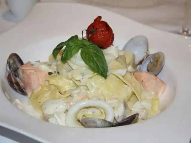 Caretta Mediterranean Cuisine'nin yemek ve ambiyans fotoğrafları 9