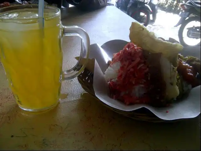 Nasi Babi & Lawar Merah Men Nik