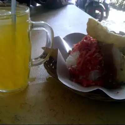 Nasi Babi & Lawar Merah Men Nik