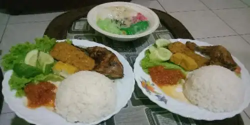 Ayam & Es Pisang Ijo Karlina, Lembang