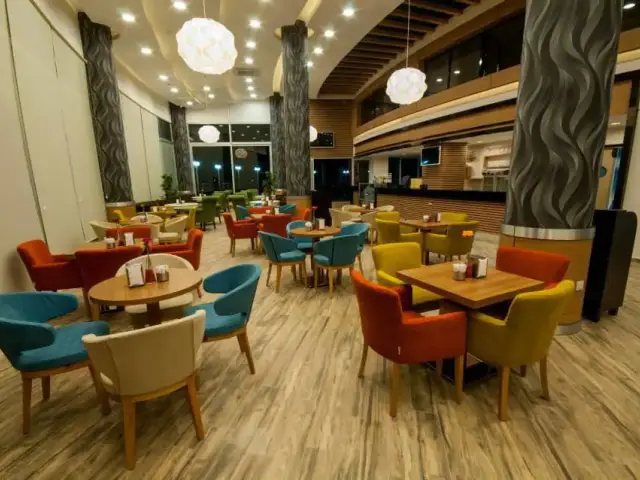 Vatra Cafe & Restaurant'nin yemek ve ambiyans fotoğrafları 2