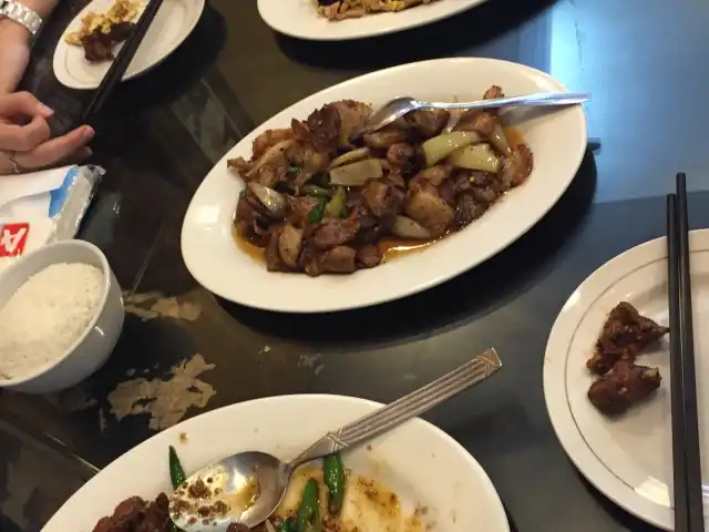 Gambar Makanan Tong Pei Yi Jia Ren Hou Guo Liu Chao 8