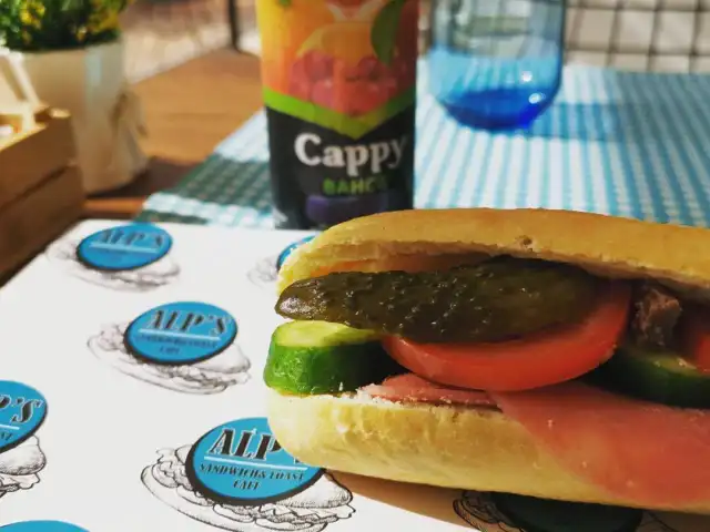 Alp's Sandwich & Toast Cafe'nin yemek ve ambiyans fotoğrafları 6