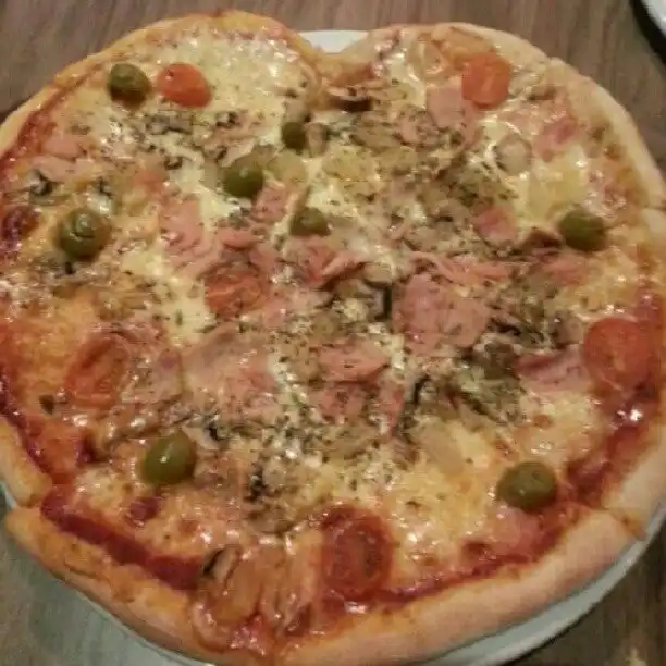 Pizza Italia Food Photo 5