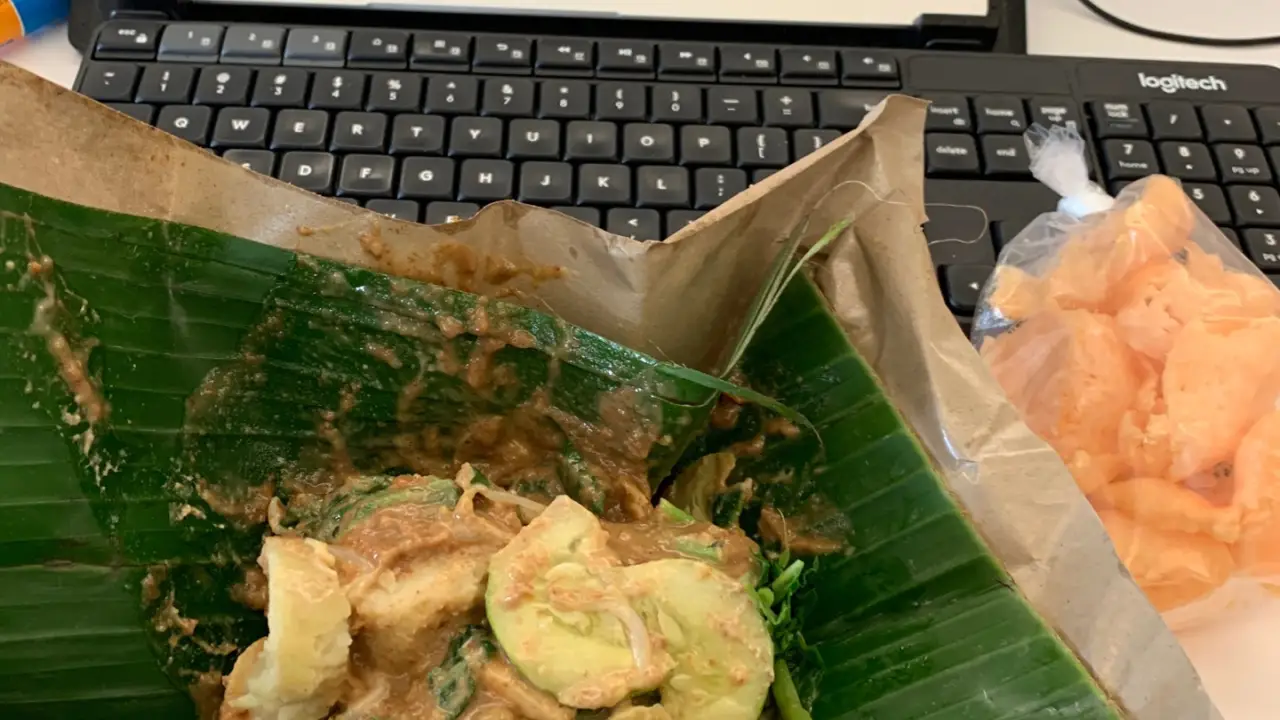 Gado - Gado dan Ketoprak Bu Tika