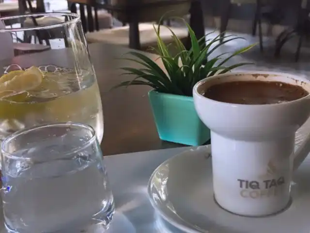 Tiq Taq Coffee'nin yemek ve ambiyans fotoğrafları 3