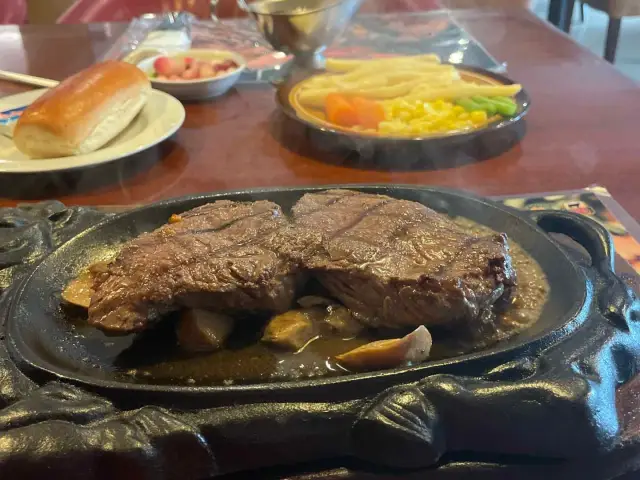 Gambar Makanan Gandy Steak House & Bakery 1