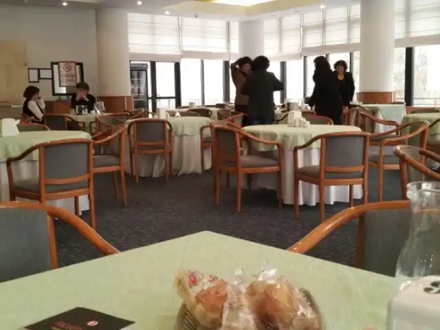 ODTU Faculty Club Akademik Yemek Salonu'nin yemek ve ambiyans fotoğrafları 1