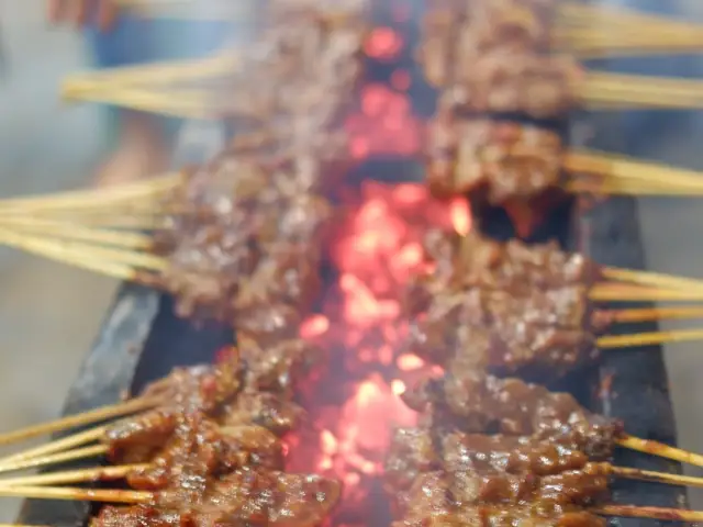 Gambar Makanan Sate Babi Bawah Pohon 10