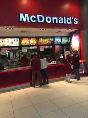 McDonald&apos;s'nin yemek ve ambiyans fotoğrafları 5