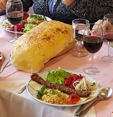 Tarihi Çesme Restaurant'nin yemek ve ambiyans fotoğrafları 6