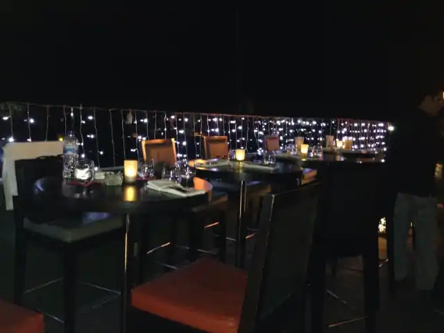 Gambar Makanan Sky Lounge Luna Bar - Rooftop The L Hotels 11