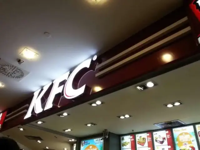KFC'nin yemek ve ambiyans fotoğrafları 24