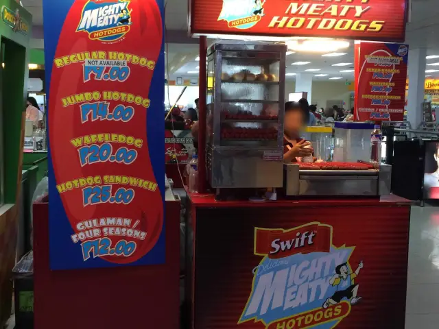 Swift Mighty Meaty Hotdogs Food Photo 4