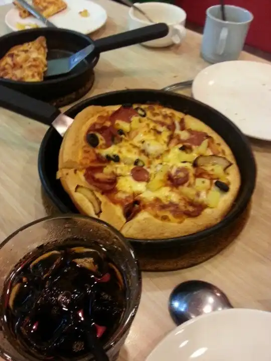 Pizza Hut Food Photo 4