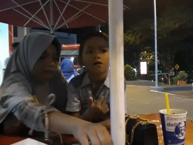 Gambar Makanan KFC Batoh (Depan Terminal Bus) 8