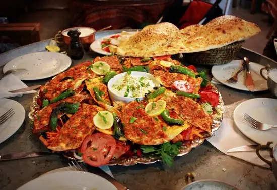 Medi Şark Sofrası'nin yemek ve ambiyans fotoğrafları 2