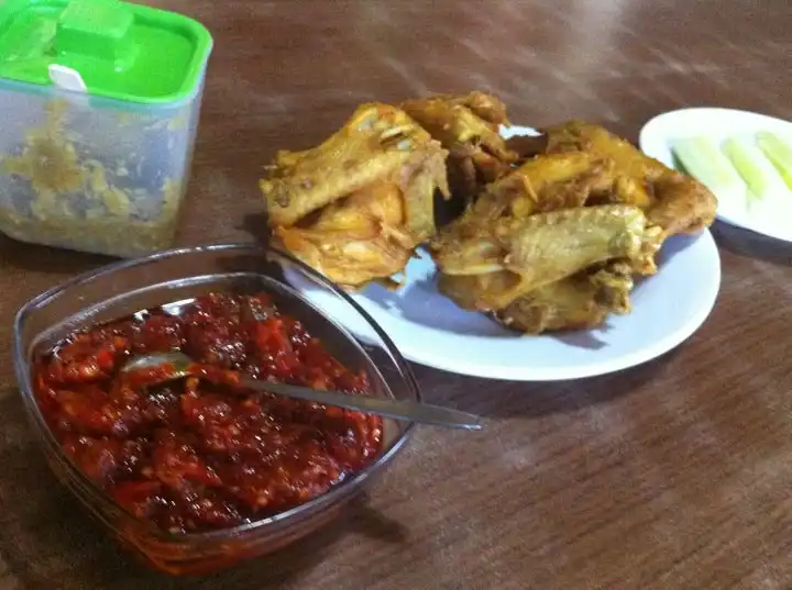 COKRO sop buntut & ayam goreng