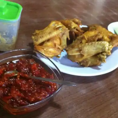 COKRO sop buntut & ayam goreng