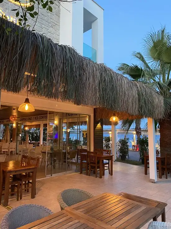 Rokka Beach Restaurant'nin yemek ve ambiyans fotoğrafları 32