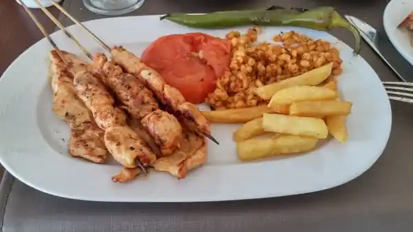 Bilal İnci İzmir Çöp Şiş'nin yemek ve ambiyans fotoğrafları 1