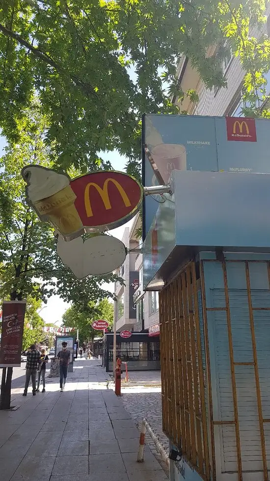 McDonald's'nin yemek ve ambiyans fotoğrafları 76